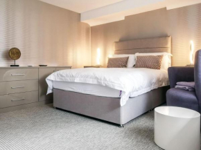 Apartment Eight At Barton Manor - Uk39563